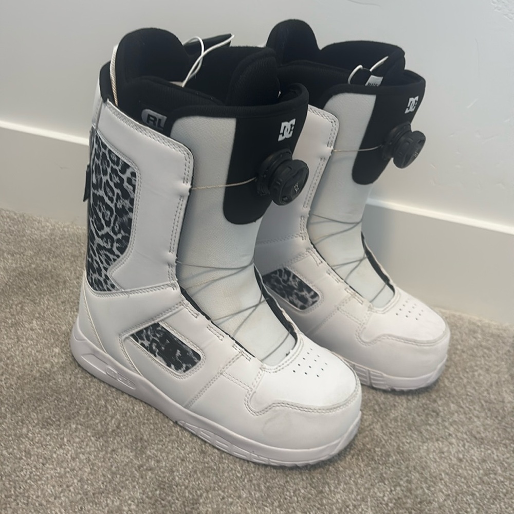 DC Women’s snowboarding boots